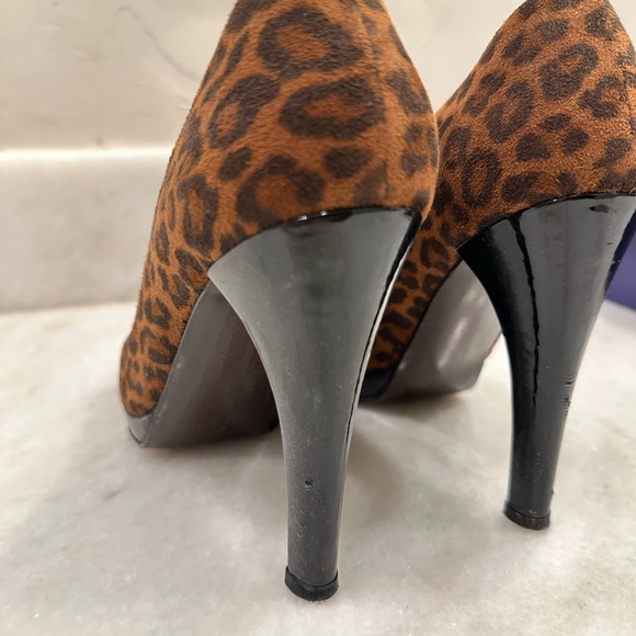 Stuart Weitzman Animal Print Heels - Brandy Suede Leo - Picture 6 of 7